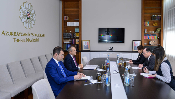 Təhsil naziri Yaponiyanın ölkəmizdəki fövqəladə və səlahiyyətli səfiri ilə görüşüb